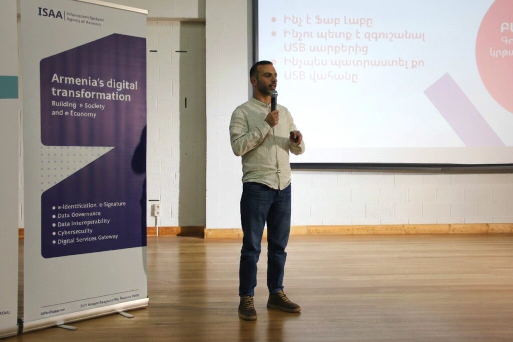 Onik Babajanyan at the Cybersecurity campaign event